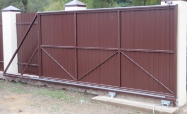 Механические раздвижные ворота на роликах