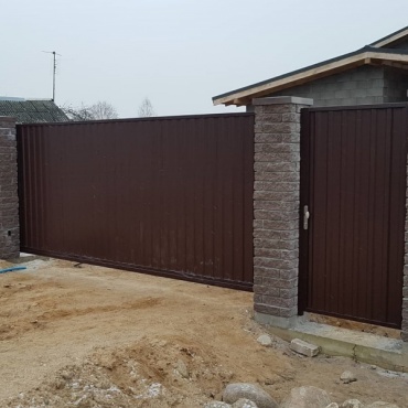 Ворота с калиткой откатные с автоматикой 2600x1900