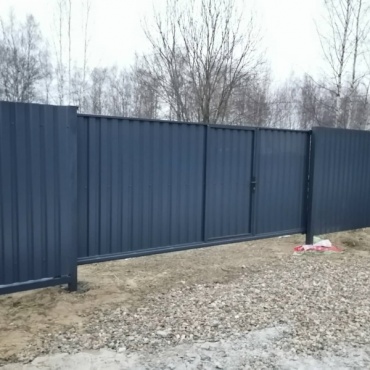 Откатные металлические ворота со встроенной калиткой 3250x2000